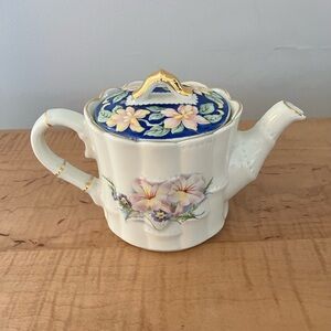 Vintage Sadler England Teapot Petite. Floral Lid , Gold Trim Made In England